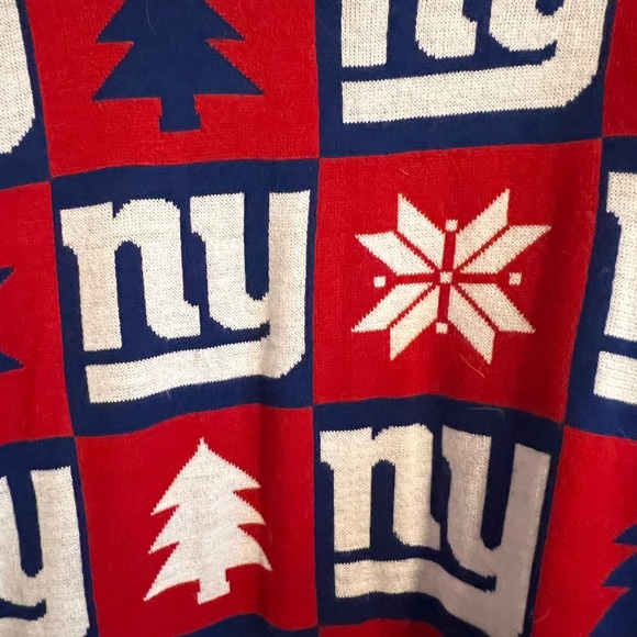 #3467. NFL Team Apparel NY Giants Christmas Sweater. Size L - Picture 2 of 9